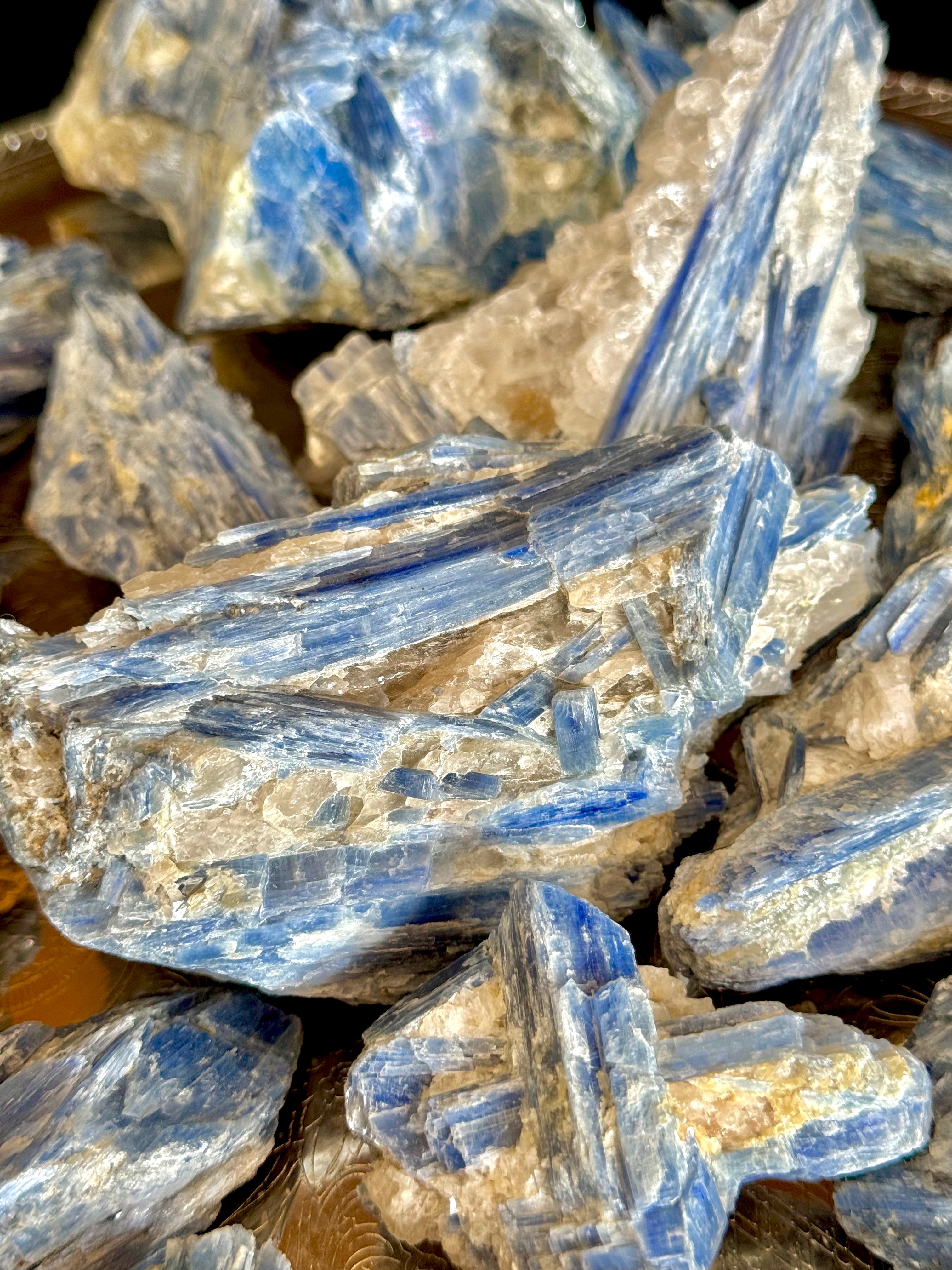 Kyanite stone