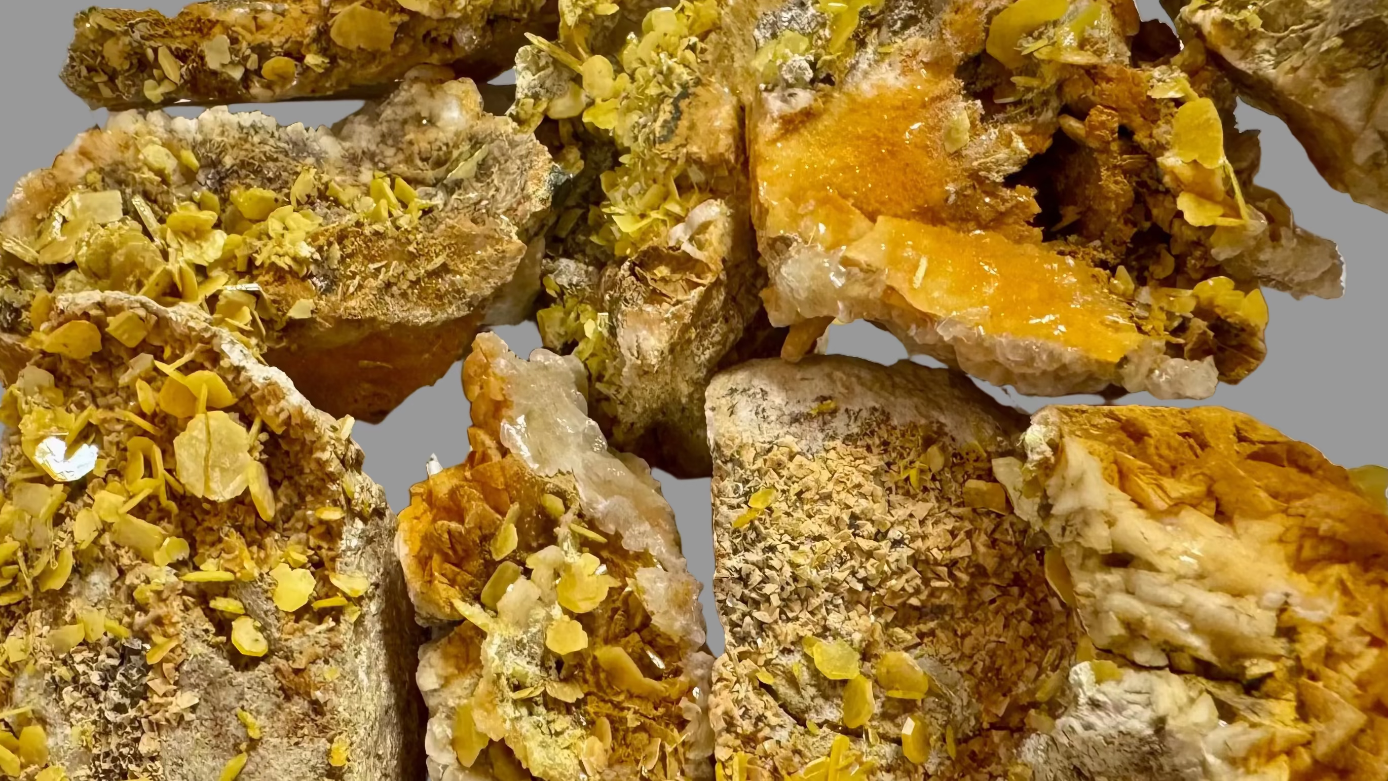 Wulfenite manifesting stone clusters gathered together;
